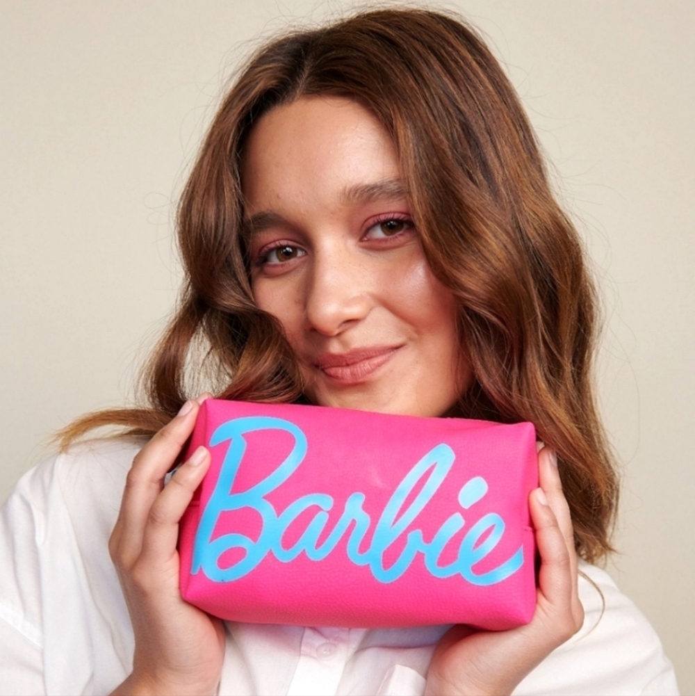 Barbie Makeup Bag - Picture 11 of 11